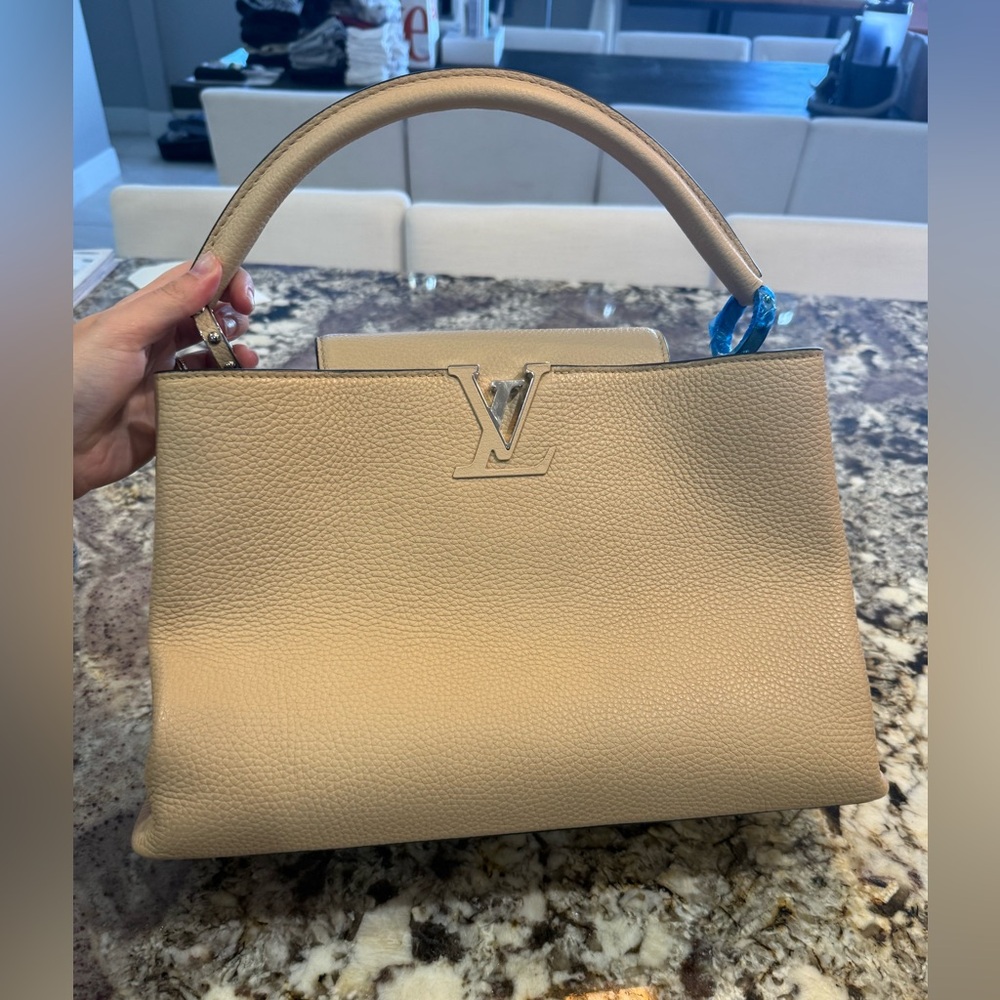 Louis Vuitton Capucines MM in Beige - Picture 4 of 15